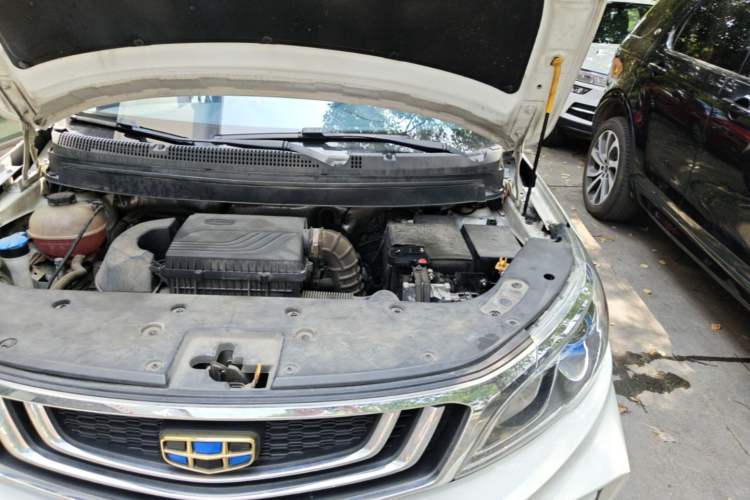 Used Geely Auto Vision X3 2019 Upgraded Model 1.5L CVT Elite Version Engine Bay Left