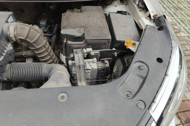 Used Geely Auto Vision X3 2019 Upgraded Model 1.5L CVT Elite Version Engine Bay Left
