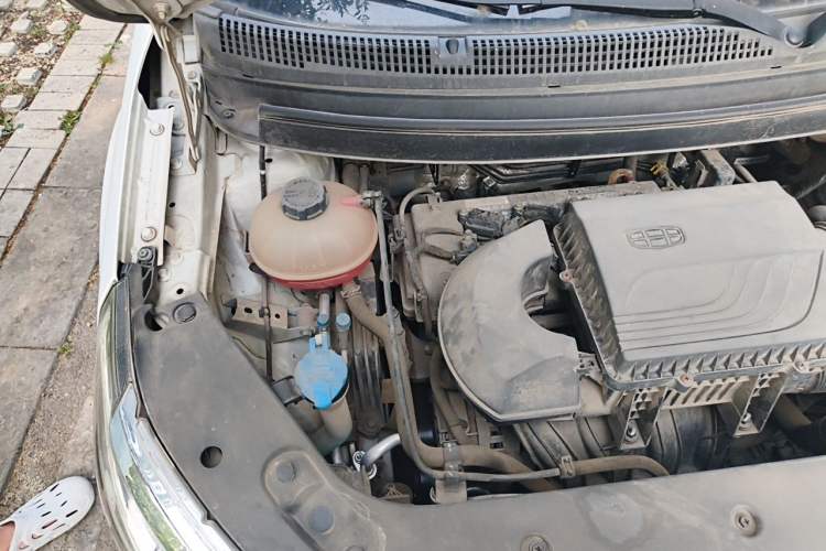 Used Geely Auto Vision X3 2019 Upgraded Model 1.5L CVT Prestige Version Engine Bay Right