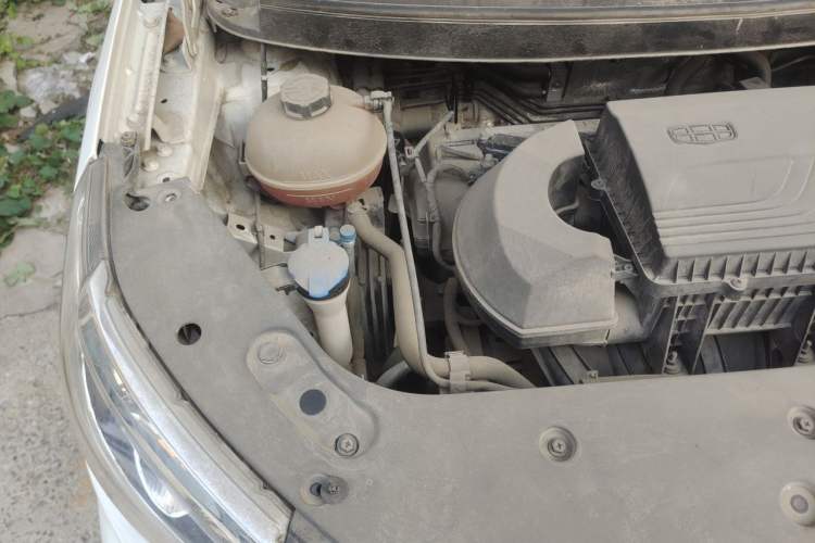 Used Geely Auto Vision X3 2019 Upgraded Model 1.5L CVT Prestige Version Engine Bay Right