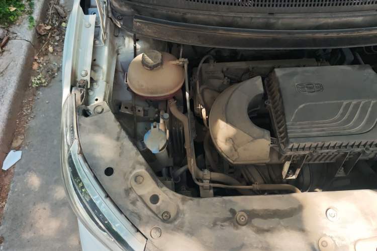 Used Geely Auto Vision X3 2019 Upgraded Model 1.5L Manual Elite Version Engine Bay Right