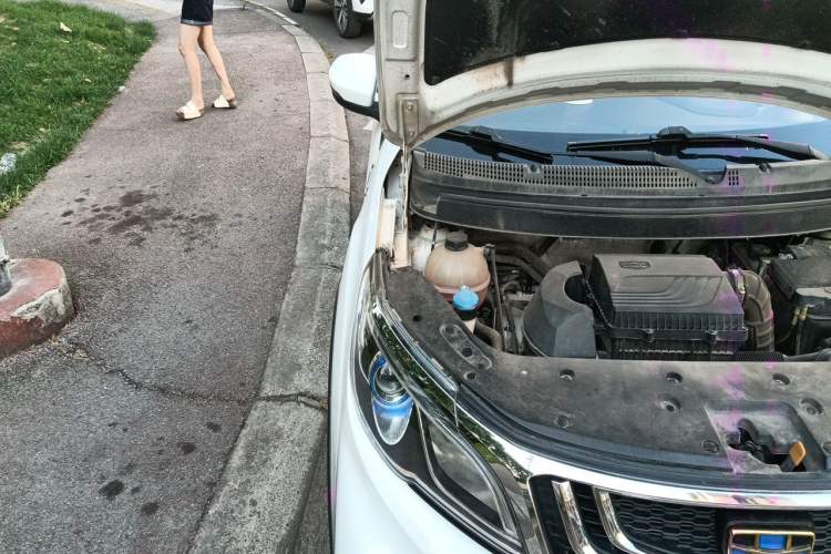 Used Geely Auto Vision X3 2019 Upgraded Model 1.5L CVT Prestige Version Engine Bay Right