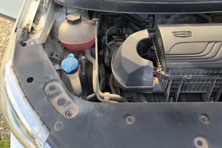 Used Geely Auto Vision X3 2019 Upgraded Model 1.5L CVT Elite Version Engine Bay Right