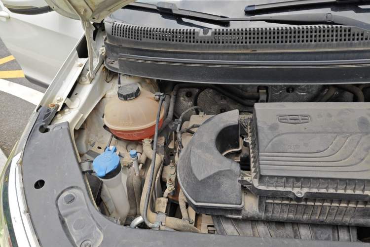 Used Geely Auto Vision X3 2019 Upgraded Model 1.5L Manual Elite Version Engine Bay Right