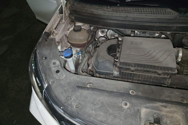 Used Geely Auto Vision X3 2019 Upgraded Model 1.5L Manual Luxury Version Engine Bay Right