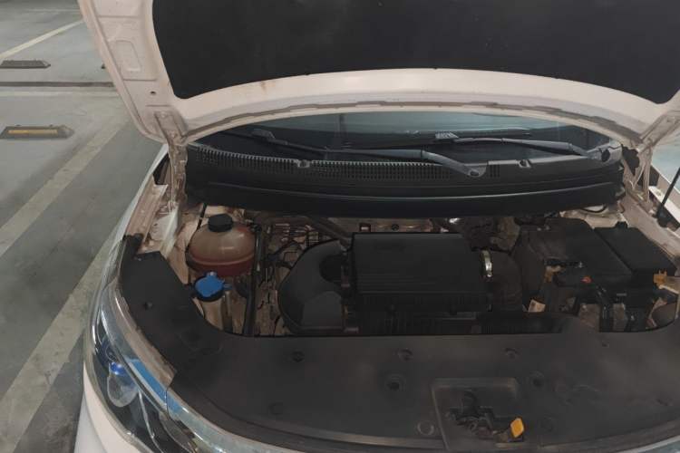 Used Geely Auto Vision X3 2019 Upgraded Model 1.5L CVT Elite Version Engine Bay Right