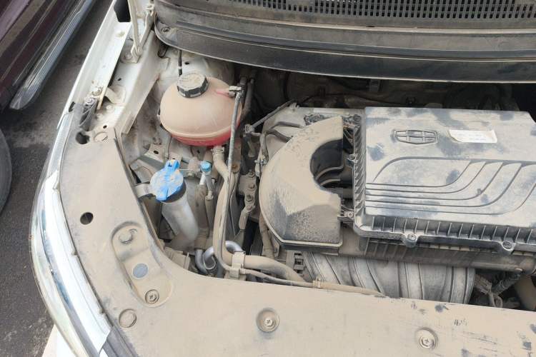 Used Geely Auto Vision X3 2019 Upgraded Model 1.5L Manual Elite Version Engine Bay Right