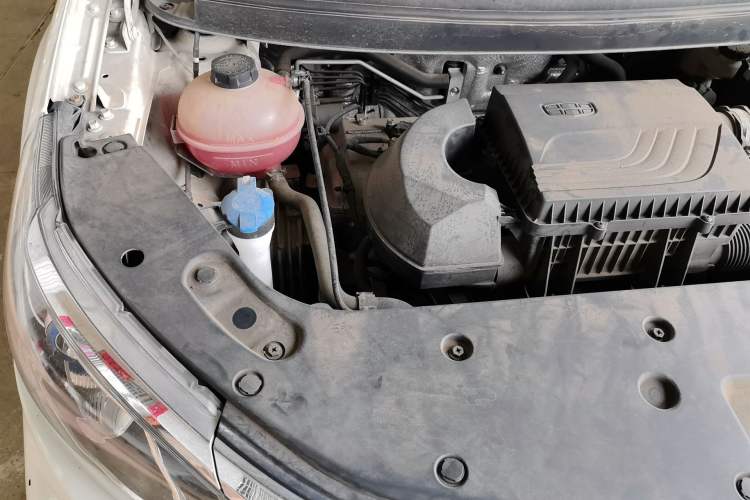 Used Geely Auto Vision X3 2019 Upgraded Model 1.5L CVT Elite Version Engine Bay Right