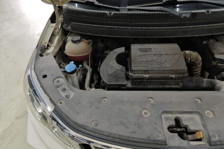 Used Geely Auto Vision X3 2019 Upgraded Model 1.5L Manual Elite Version Engine Bay Right