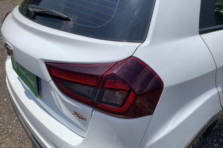 Used Geely Auto Vision X3 2019 Upgraded Model 1.5L Manual Elite Version Exterior 3