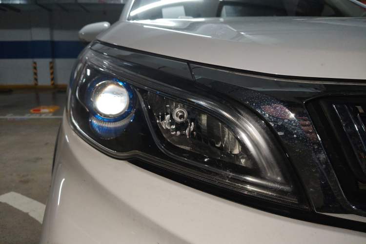 Used Geely Auto Vision X3 2019 Upgraded Model 1.5L CVT Elite Version Exterior 3