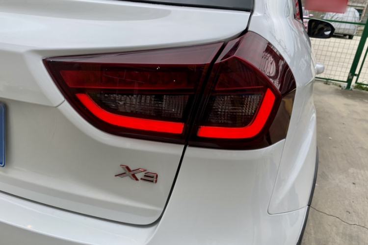Used Geely Auto Vision X3 2019 Upgraded Model 1.5L CVT Elite Version Exterior 3