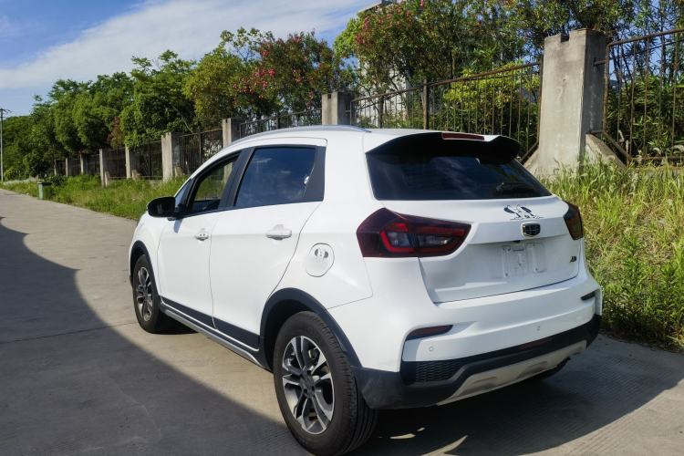 Used Geely Auto Vision X3 2019 Upgraded Model 1.5L CVT Prestige Version Exterior 3