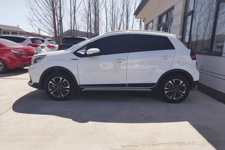 Used Geely Auto Vision X3 2019 Upgraded Model 1.5L Manual Elite Version Exterior 3