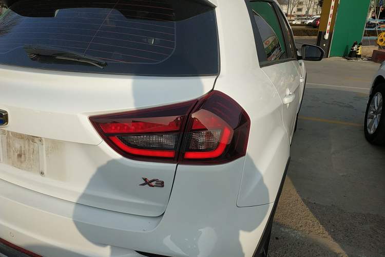 Used Geely Auto Vision X3 2019 Upgraded Model 1.5L Manual Elite Version Exterior 3