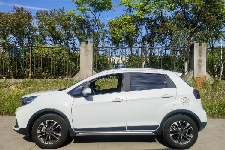 Used Geely Auto Vision X3 2019 Upgraded Model 1.5L CVT Prestige Version Exterior 4