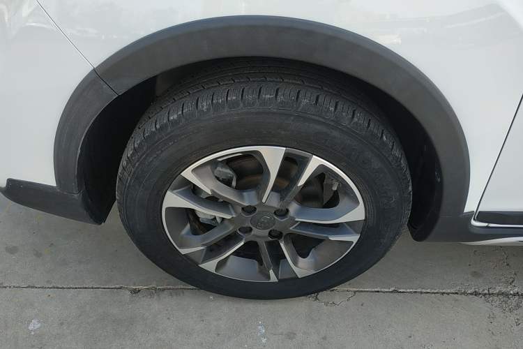 Used Geely Auto Vision X3 2019 Upgraded Model 1.5L Manual Elite Version Exterior 4