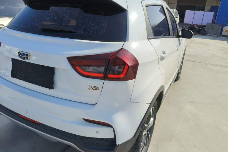 Used Geely Auto Vision X3 2019 Upgraded Model 1.5L Manual Luxury Version Exterior 6