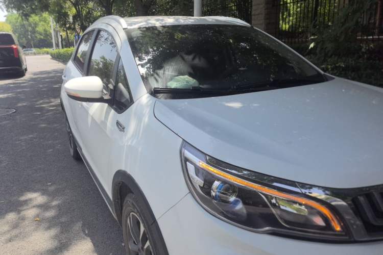 Used Geely Auto Vision X3 2019 Upgraded Model 1.5L CVT Elite Version Front Right 45 Deg