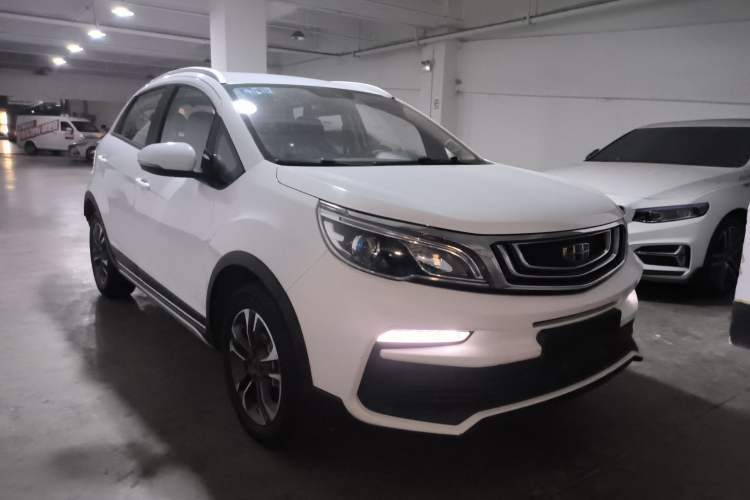 Used Geely Auto Vision X3 2019 Upgraded Model 1.5L CVT Elite Version Front Right 45 Deg