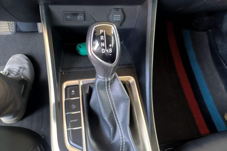 Used Geely Auto Vision X3 2019 Upgraded Model 1.5L CVT Elite Version Gear Lever