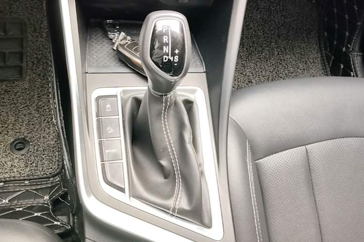 Used Geely Auto Vision X3 2019 Upgraded Model 1.5L CVT Elite Version Gear Lever