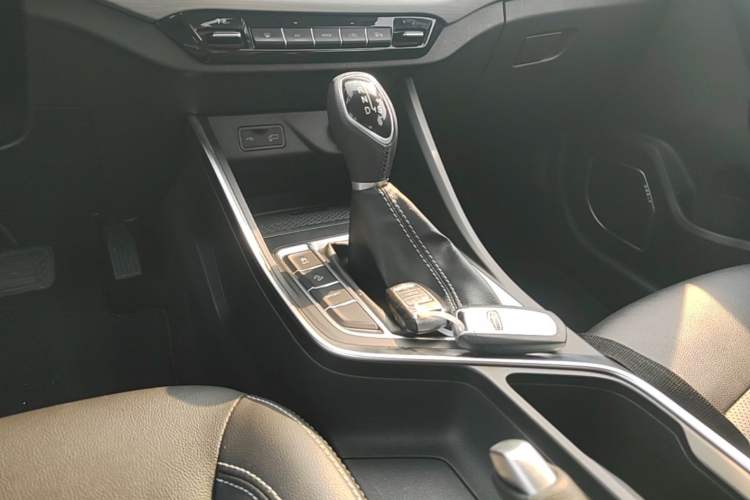 Used Geely Auto Vision X3 2019 Upgraded Model 1.5L CVT Prestige Version Gear Lever