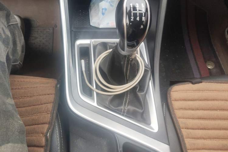 Used Geely Auto Vision X3 2019 Upgraded Model 1.5L Manual Elite Version Gear Lever