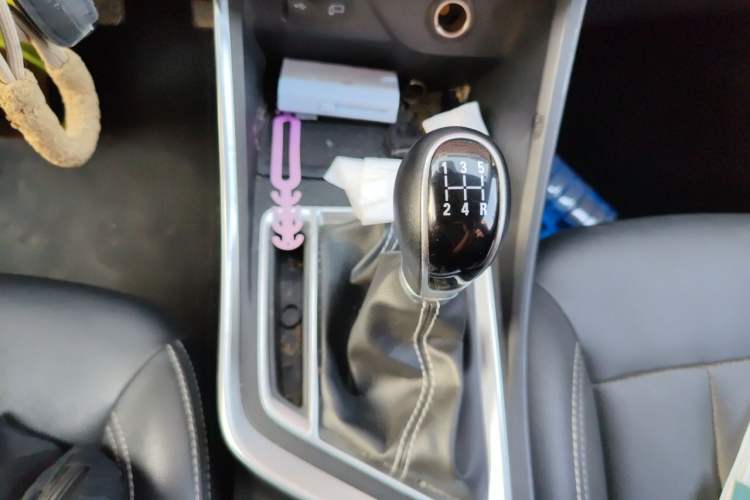 Used Geely Auto Vision X3 2019 Upgraded Model 1.5L Manual Elite Version Gear Lever