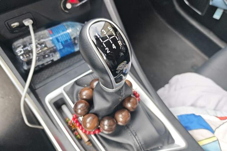 Used Geely Auto Vision X3 2019 Upgraded Model 1.5L Manual Elite Version Gear Lever