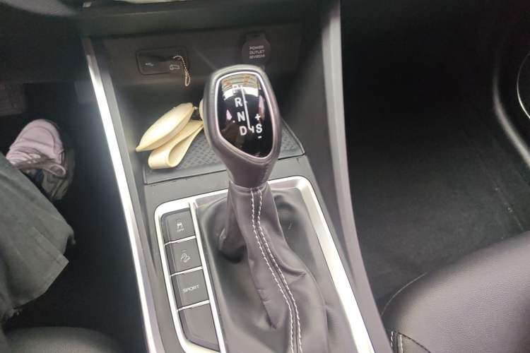 Used Geely Auto Vision X3 2019 Upgraded Model 1.5L CVT Elite Version Gear Lever