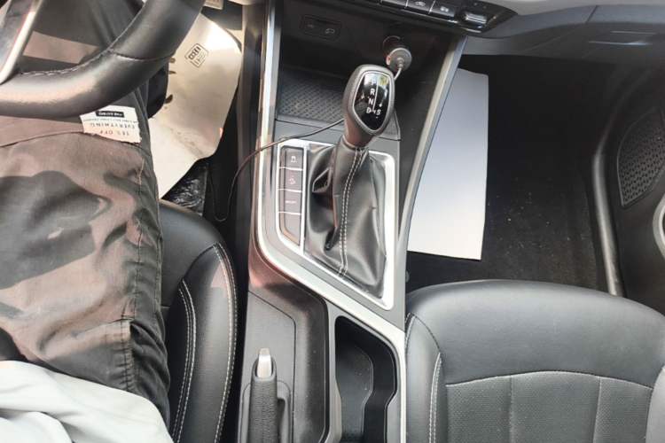 Used Geely Auto Vision X3 2019 Upgraded Model 1.5L CVT Elite Version Gear Lever