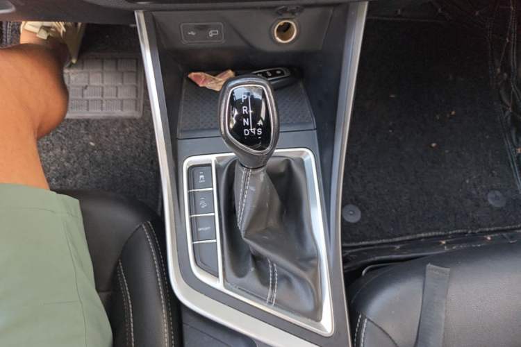 Used Geely Auto Vision X3 2019 Upgraded Model 1.5L CVT Prestige Version Gear Lever