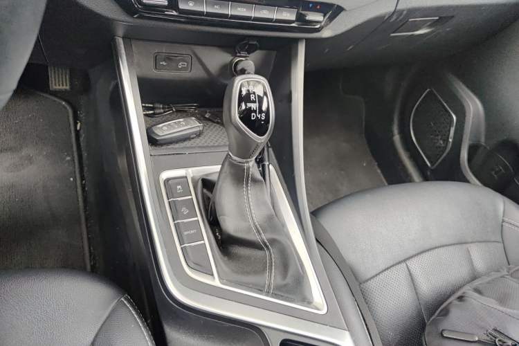 Used Geely Auto Vision X3 2019 Upgraded Model 1.5L CVT Prestige Version Gear Lever