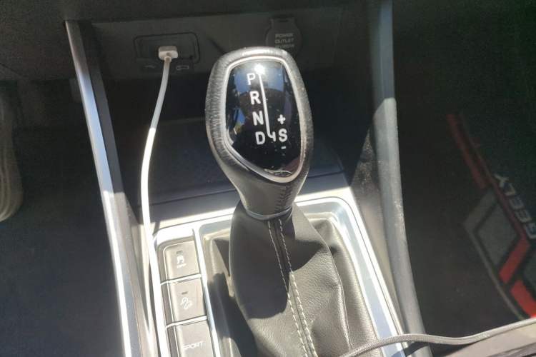 Used Geely Auto Vision X3 2019 Upgraded Model 1.5L CVT Elite Version Gear Lever