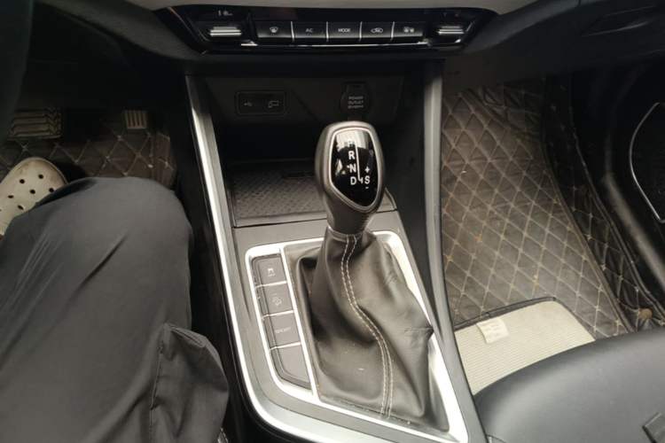 Used Geely Auto Vision X3 2019 Upgraded Model 1.5L CVT Prestige Version Gear Lever