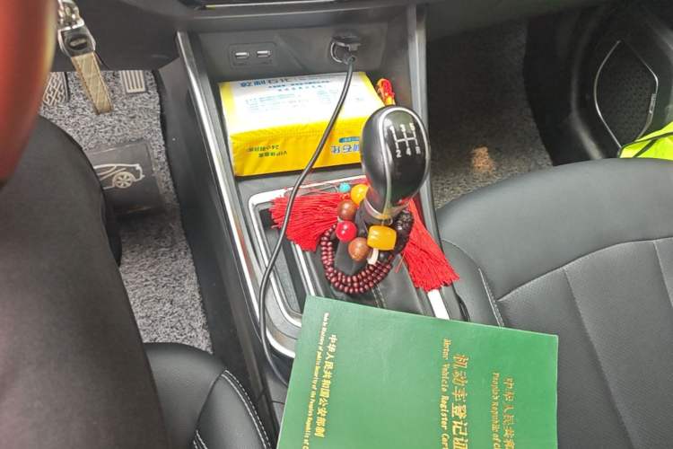 Used Geely Auto Vision X3 2019 Upgraded Model 1.5L Manual Elite Version Gear Lever