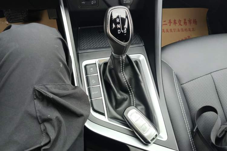 Used Geely Auto Vision X3 2019 Upgraded Model 1.5L CVT Elite Version Gear Lever