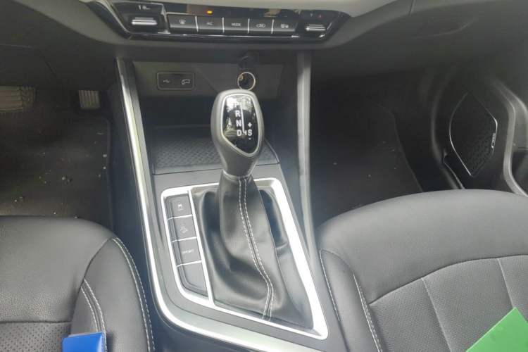 Used Geely Auto Vision X3 2019 Upgraded Model 1.5L CVT Prestige Version Gear Lever