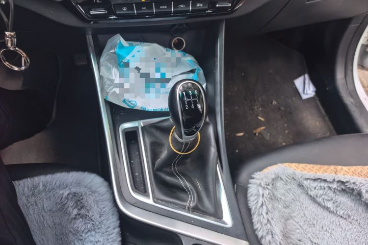 Used Geely Auto Vision X3 2019 Upgraded Model 1.5L Manual Luxury Version Gear Lever