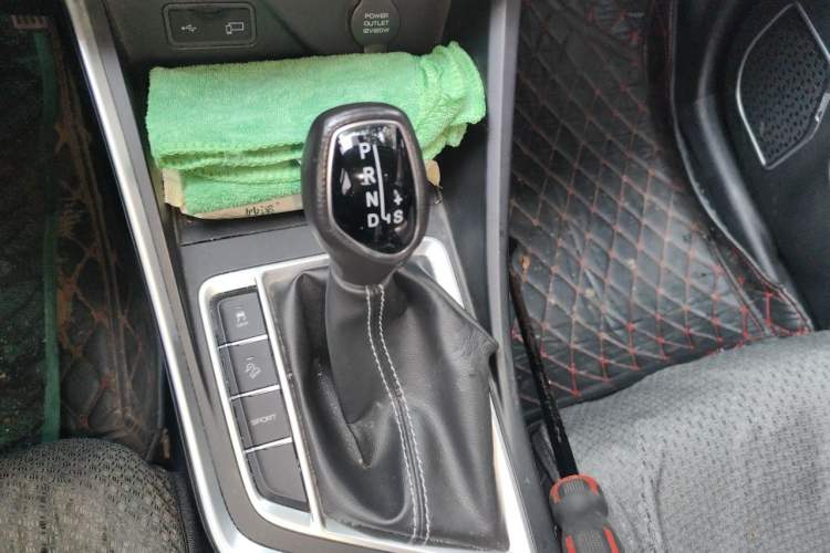 Used Geely Auto Vision X3 2019 Upgraded Model 1.5L CVT Prestige Version Gear Lever