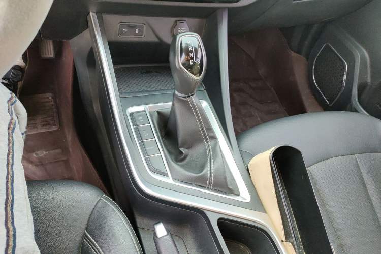 Used Geely Auto Vision X3 2019 Upgraded Model 1.5L CVT Prestige Version Gear Lever