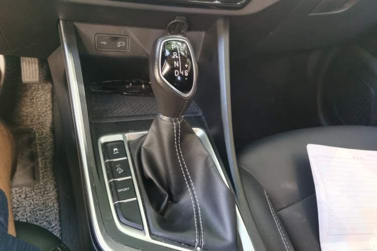 Used Geely Auto Vision X3 2019 Upgraded Model 1.5L CVT Prestige Version Gear Lever