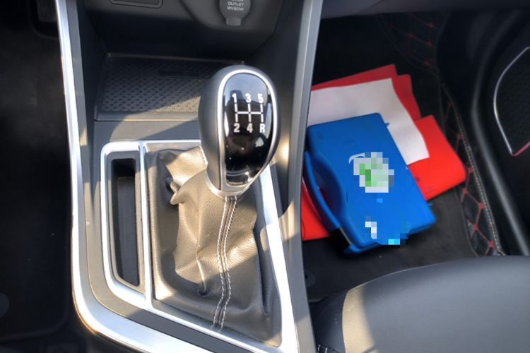 Used Geely Auto Vision X3 2019 Upgraded Model 1.5L Manual Luxury Version Gear Lever