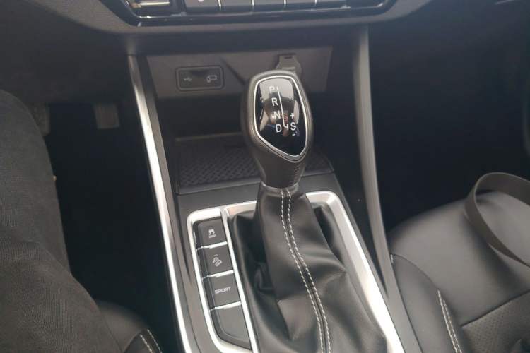 Used Geely Auto Vision X3 2019 Upgraded Model 1.5L CVT Prestige Version Gear Lever