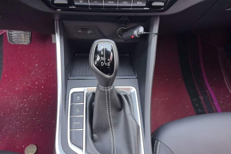 Used Geely Auto Vision X3 2019 Upgraded Model 1.5L CVT Elite Version Gear Lever