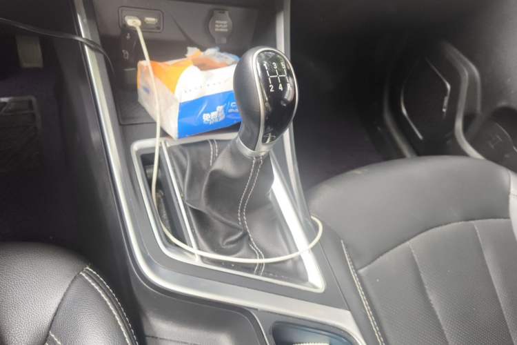 Used Geely Auto Vision X3 2019 Upgraded Model 1.5L Manual Elite Version Gear Lever