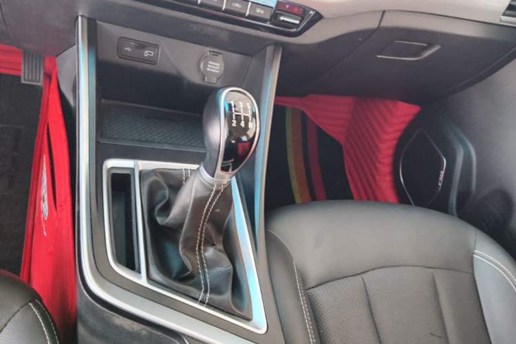 Used Geely Auto Vision X3 2019 Upgraded Model 1.5L Manual Luxury Version Gear Lever