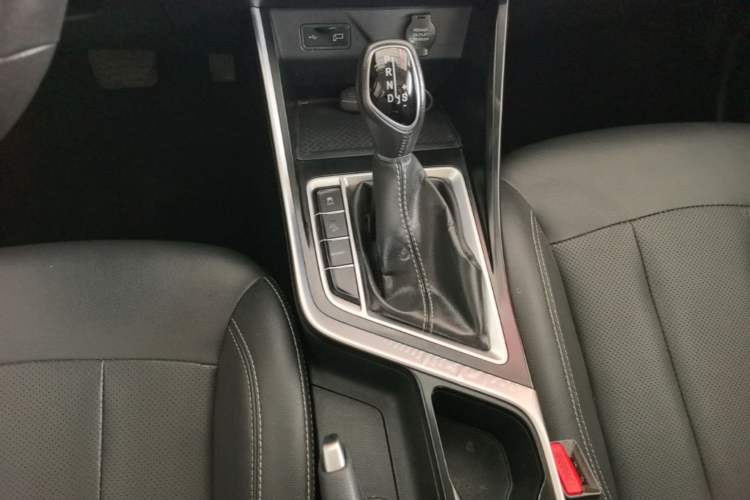 Used Geely Auto Vision X3 2019 Upgraded Model 1.5L CVT Prestige Version Gear Lever