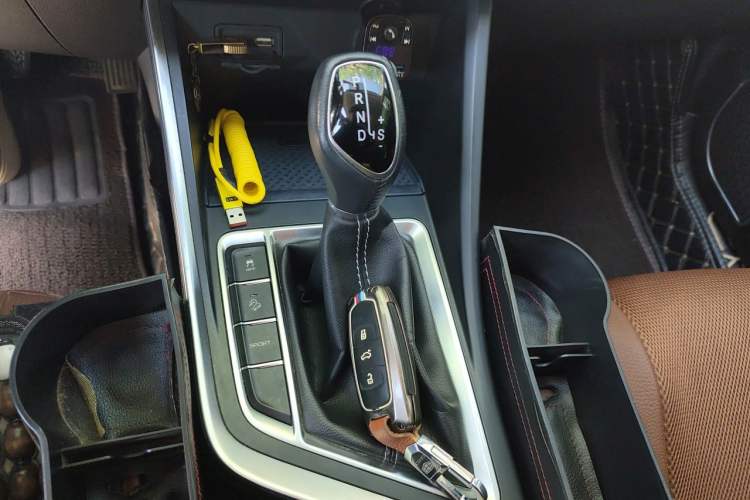 Used Geely Auto Vision X3 2019 Upgraded Model 1.5L CVT Prestige Version Gear Lever